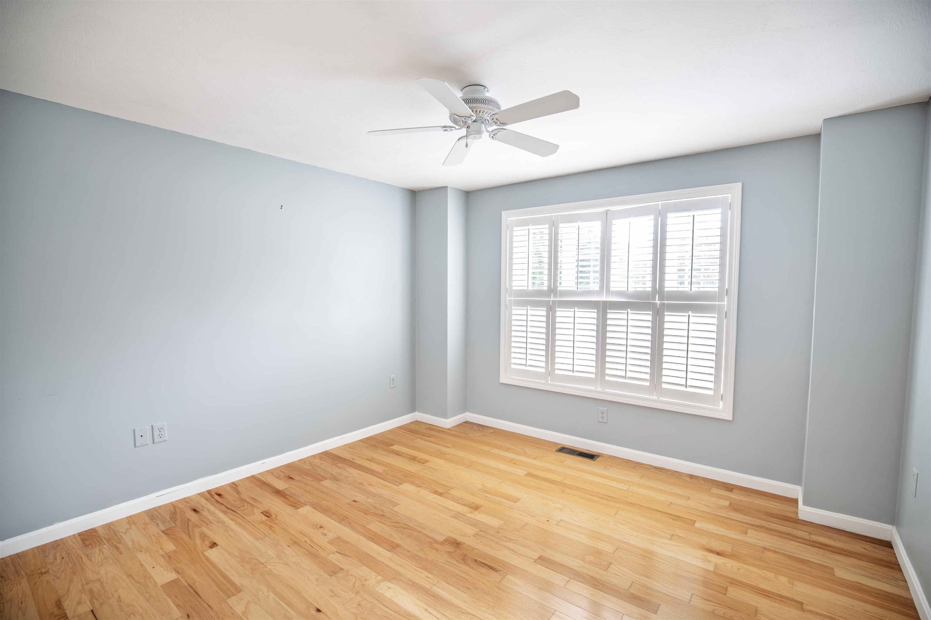 2 Hickory Court Hooksett, NH 03106 - Photo 11 of 27