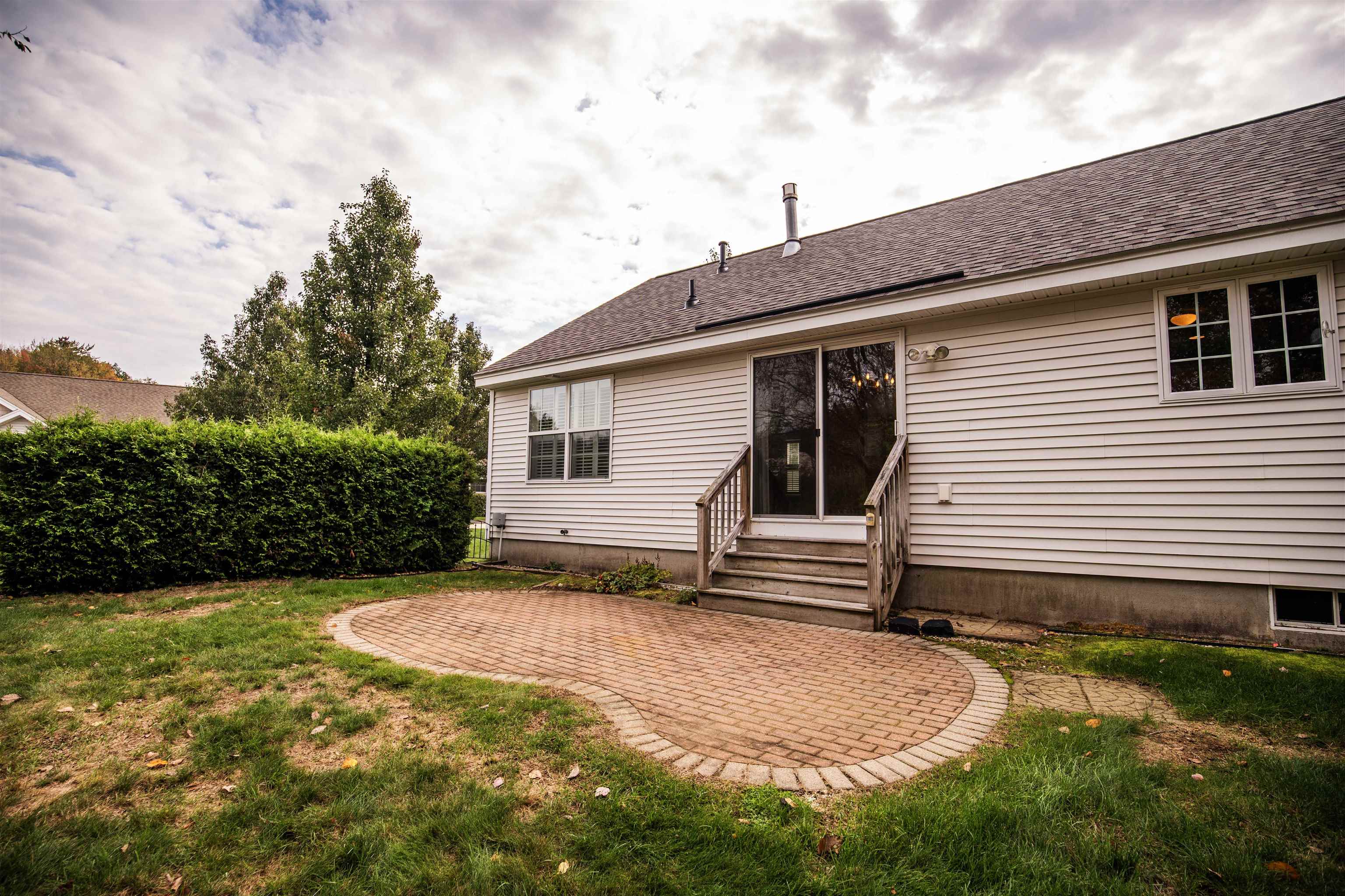 2 Hickory Court Hooksett, NH 03106 - Photo 19 of 27