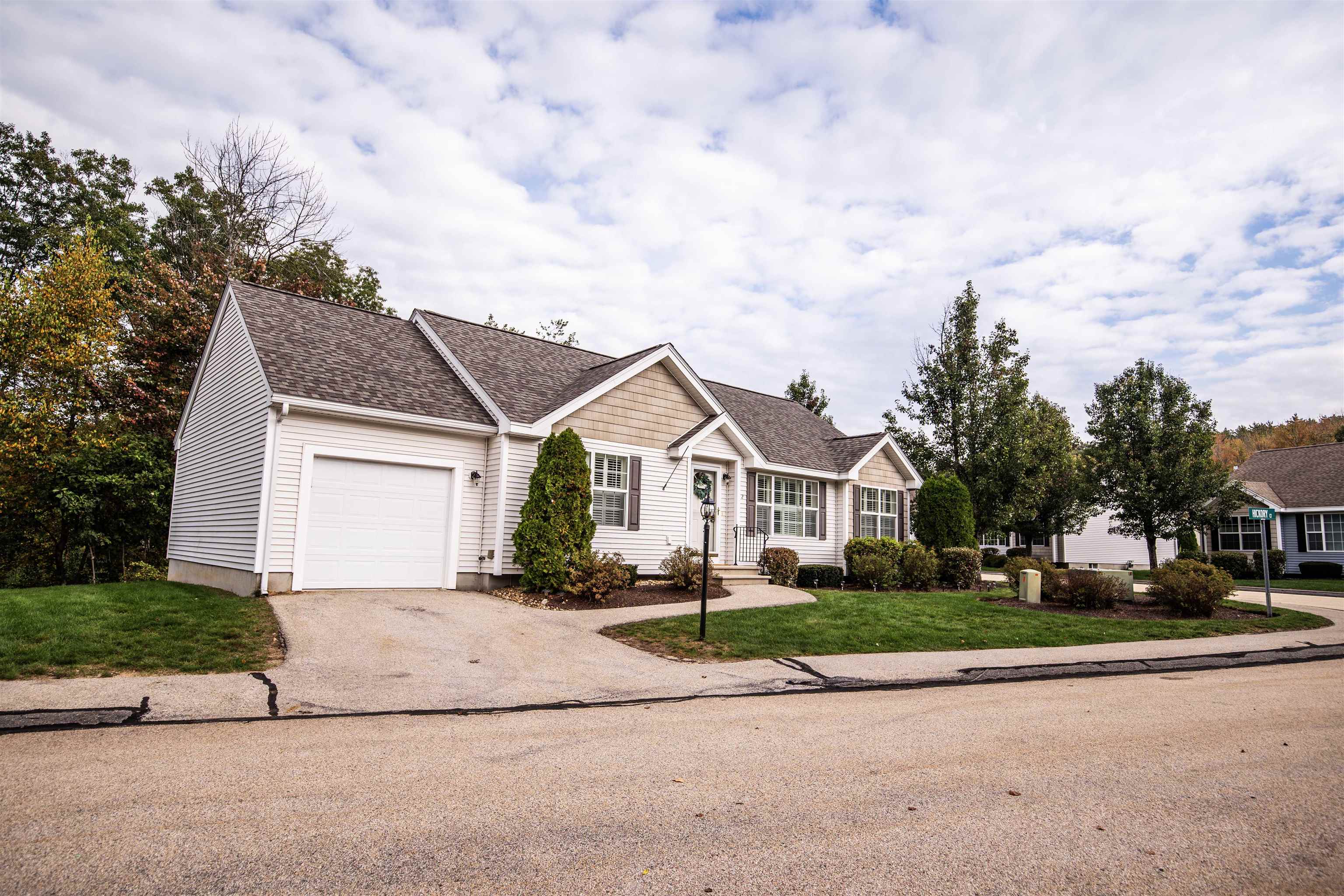 2 Hickory Court Hooksett, NH 03106 - Photo 2 of 27