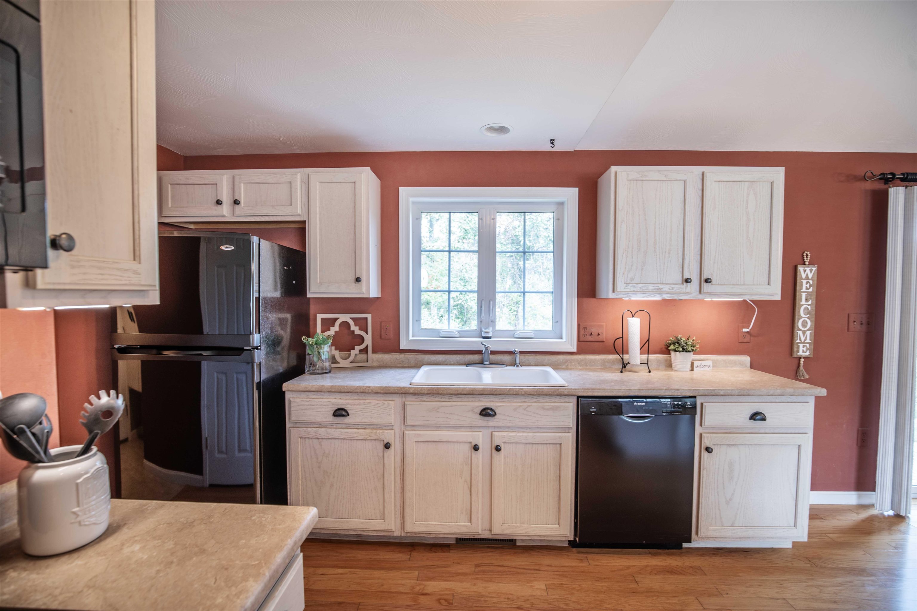 2 Hickory Court Hooksett, NH 03106 - Photo 3 of 27