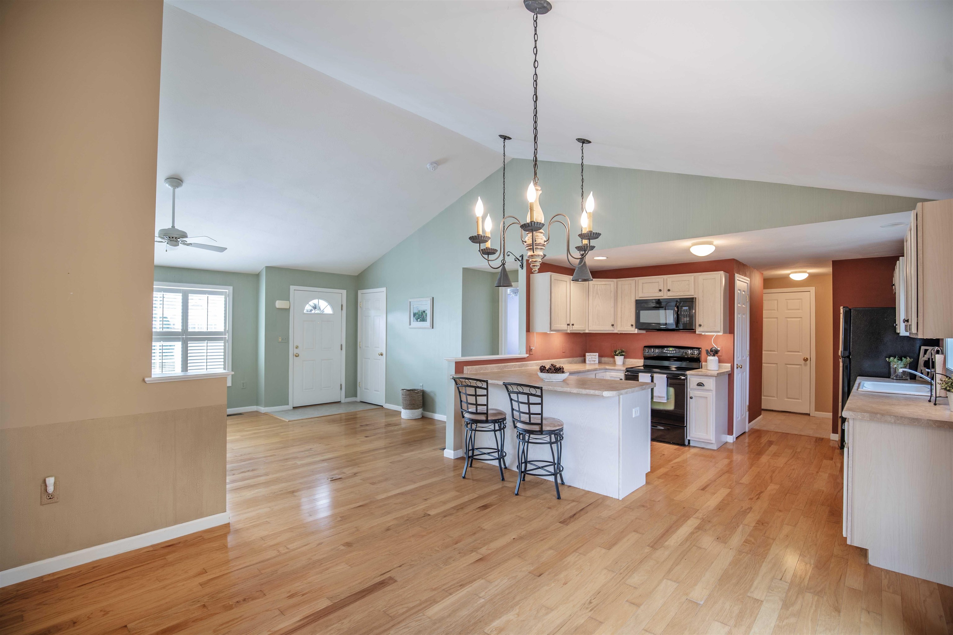 2 Hickory Court Hooksett, NH 03106 - Photo 5 of 27