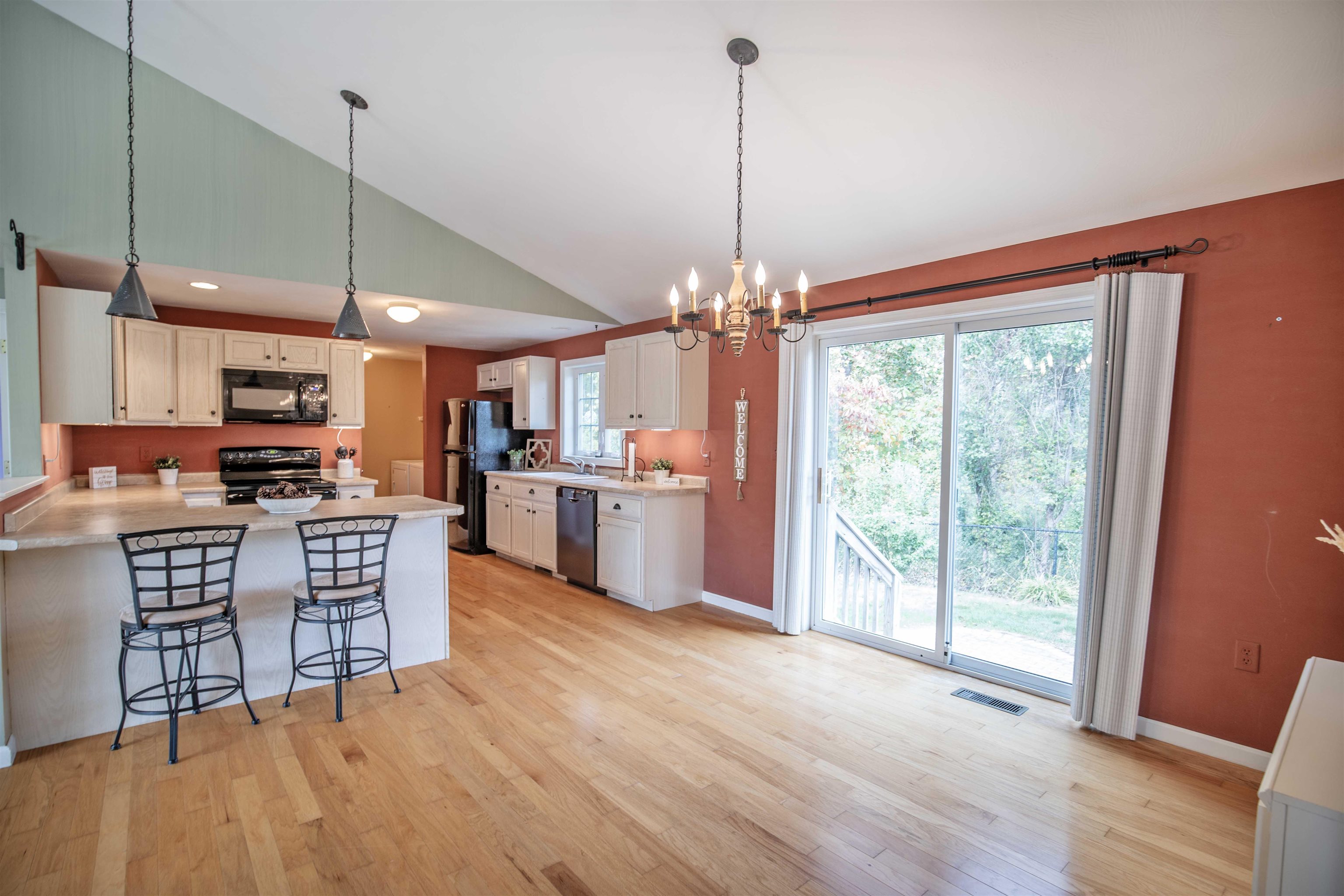 2 Hickory Court Hooksett, NH 03106 - Photo 6 of 27