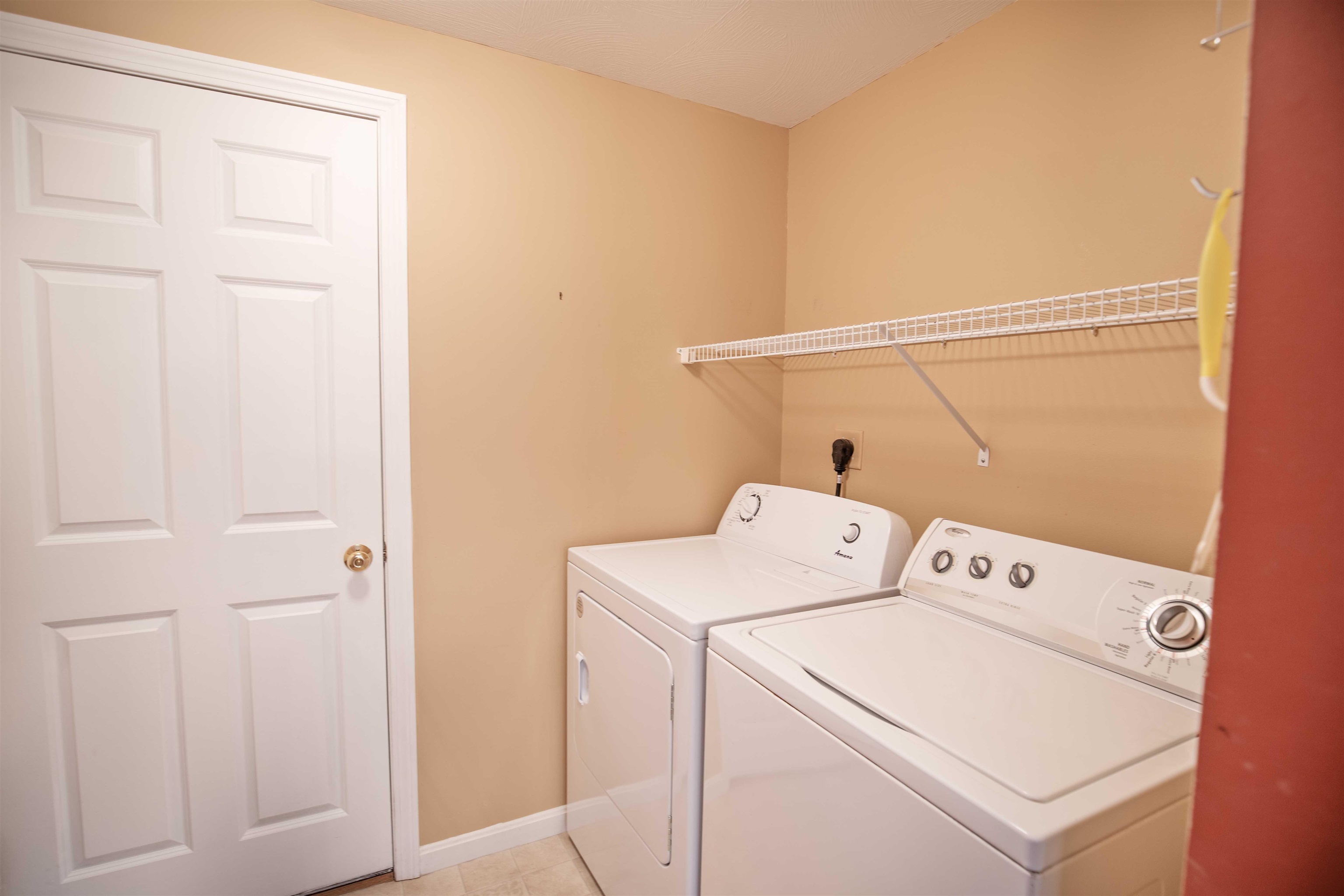 2 Hickory Court Hooksett, NH 03106 - Photo 7 of 27