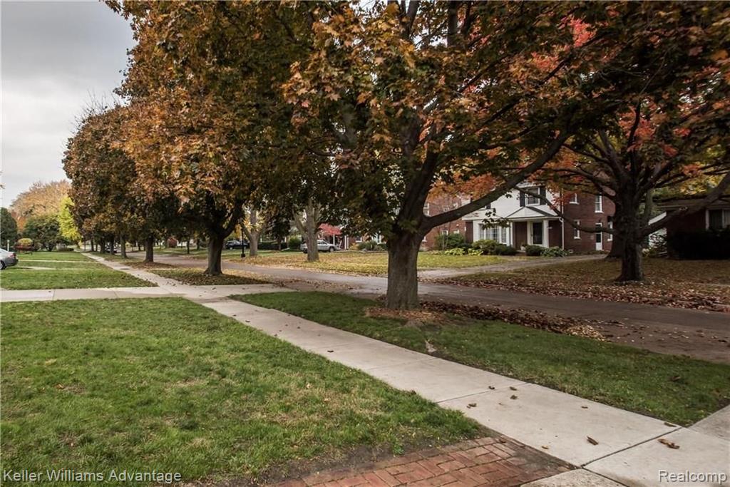 349 Ridgemont Road Grosse Pointe Farms, MI 48236 - Photo 2 of 33