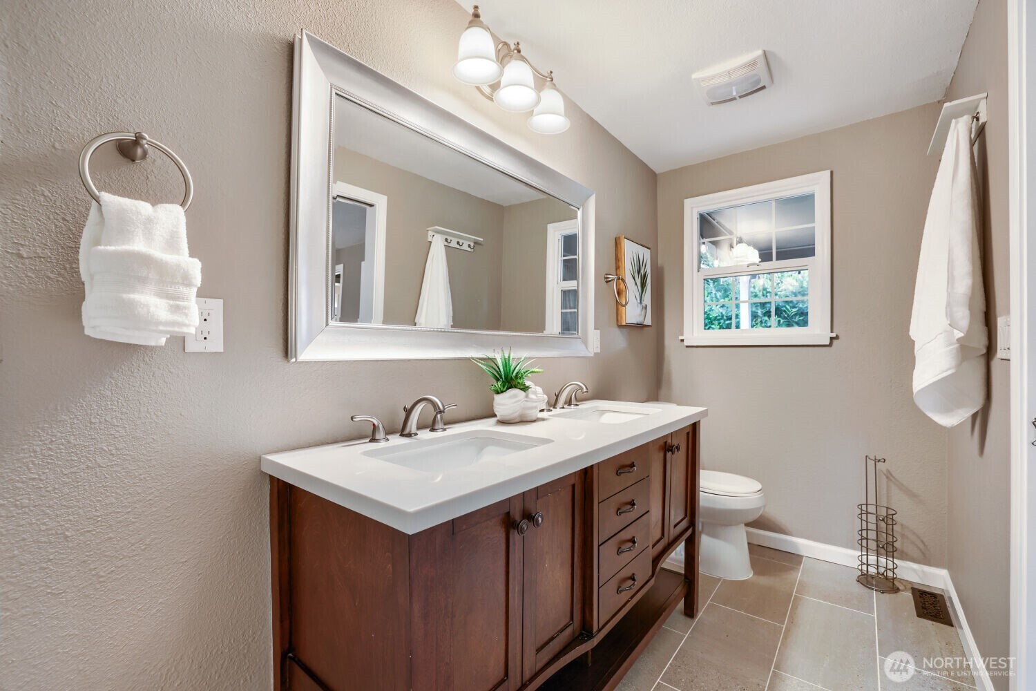 9004 218th Street Southwest Edmonds, WA 98026 - Photo 17 of 28 Gallery Image 17