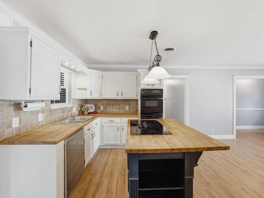 828 Billie Ruth Lane Hurst, TX 76053 - Photo 14 of 36 Gallery Image 14