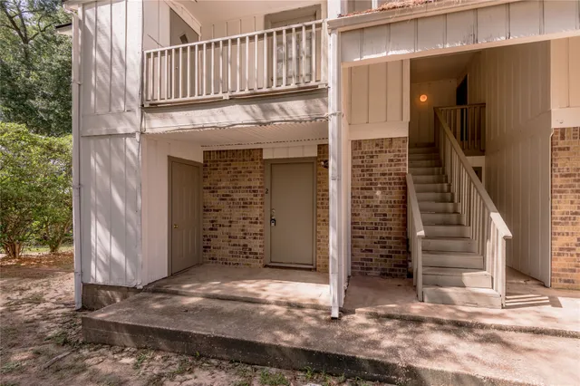 $895 | 1329 Windsor Street, Unit 2, Huntsville, TX 77340