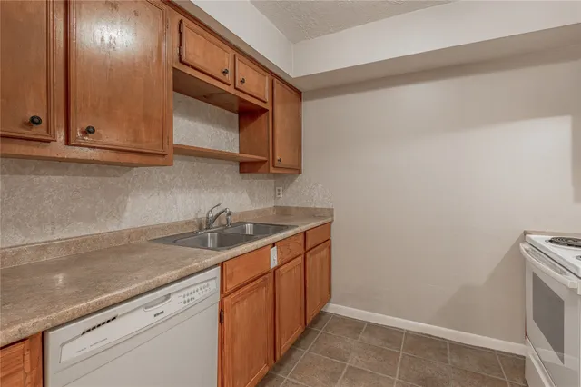 $895 | 1329 Windsor Street, Unit 2, Huntsville, TX 77340