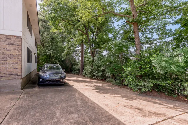 $895 | 1329 Windsor Street, Unit 2, Huntsville, TX 77340