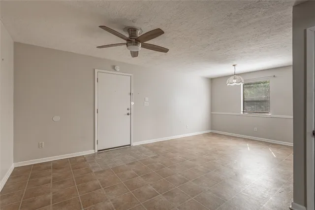 $895 | 1329 Windsor Street, Unit 2, Huntsville, TX 77340