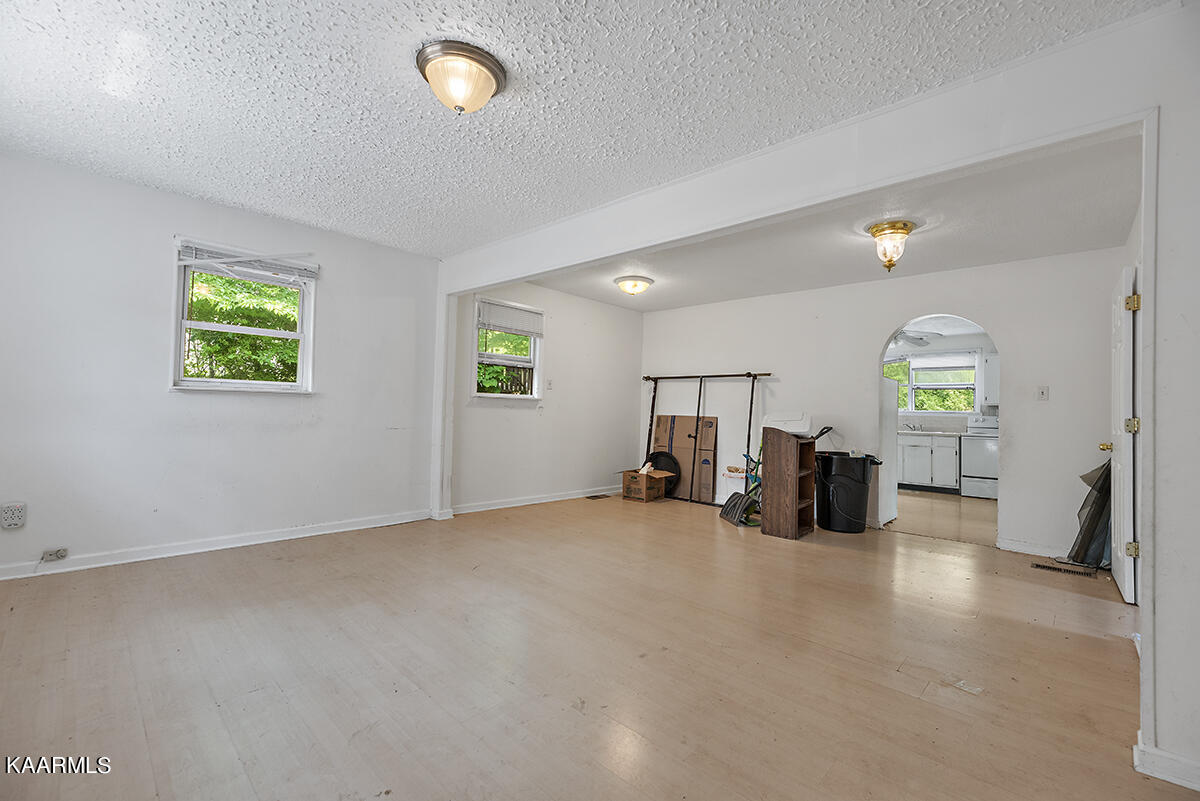603 Kelly Road Oliver Springs, TN 37840 - Photo 5 of 18 Living Room View 3