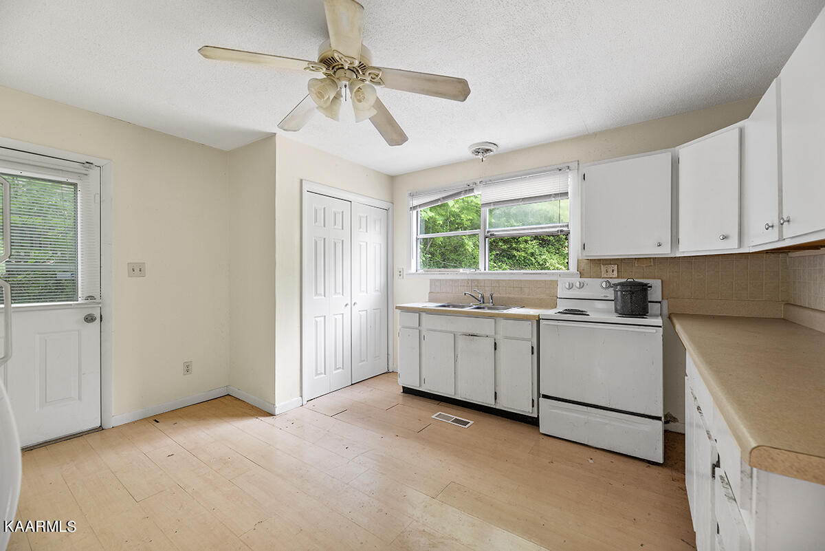 603 Kelly Road Oliver Springs, TN 37840 - Photo 8 of 18 Kitchen View 3