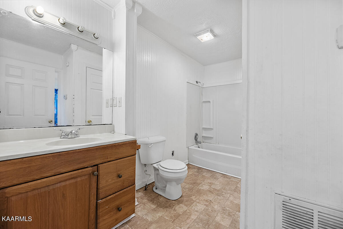 603 Kelly Road Oliver Springs, TN 37840 - Photo 9 of 18 Bathroom