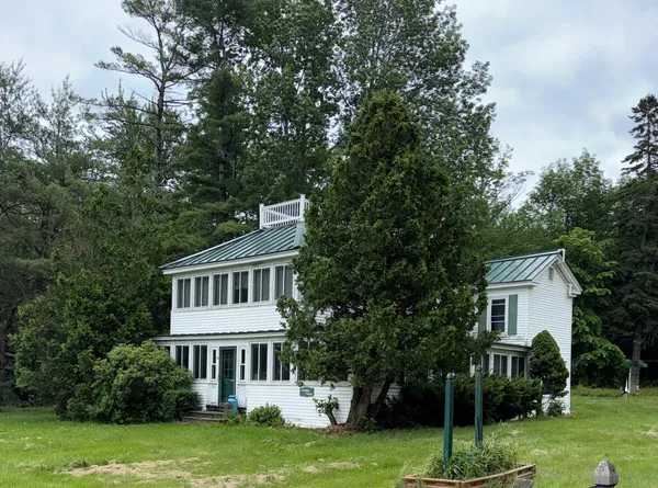 $800,000 | 275-277 Grove Street, Newport, ME 04953