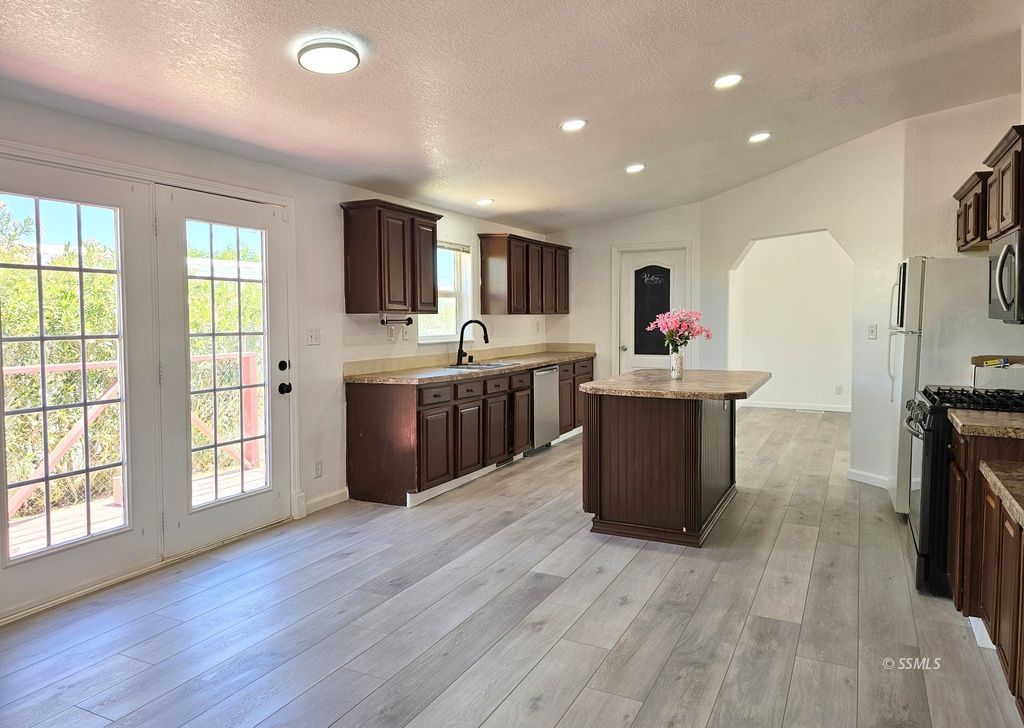 1320 West Benson Avenue Ridgecrest, CA 93555 - Photo 7 of 35 Gallery Image 7
