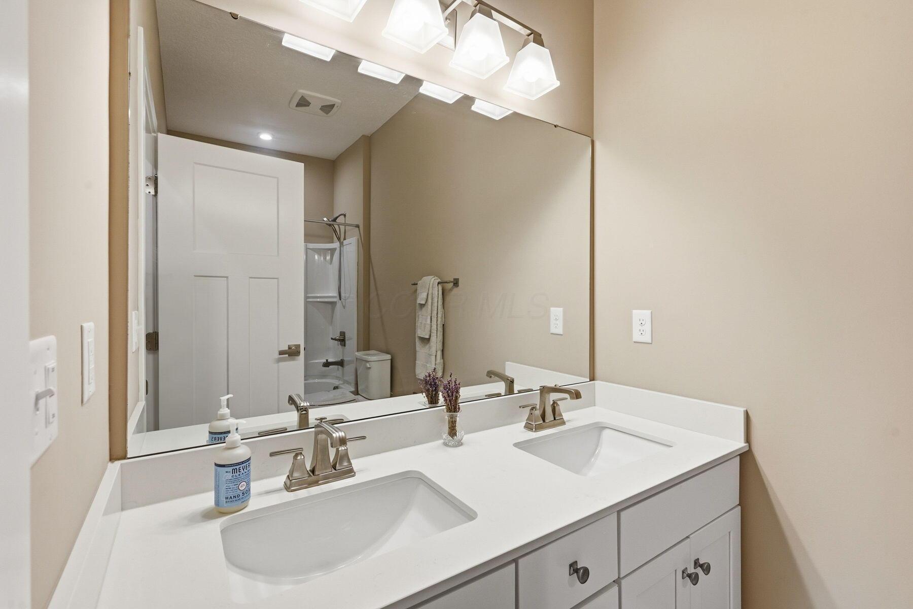 119 Firenze Road Delaware, OH 43015 - Photo 32 of 56 Hall Bath