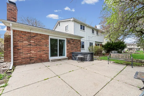 $374,900 | 7023 Wild Ridge Lane, West Bloomfield, MI 48322