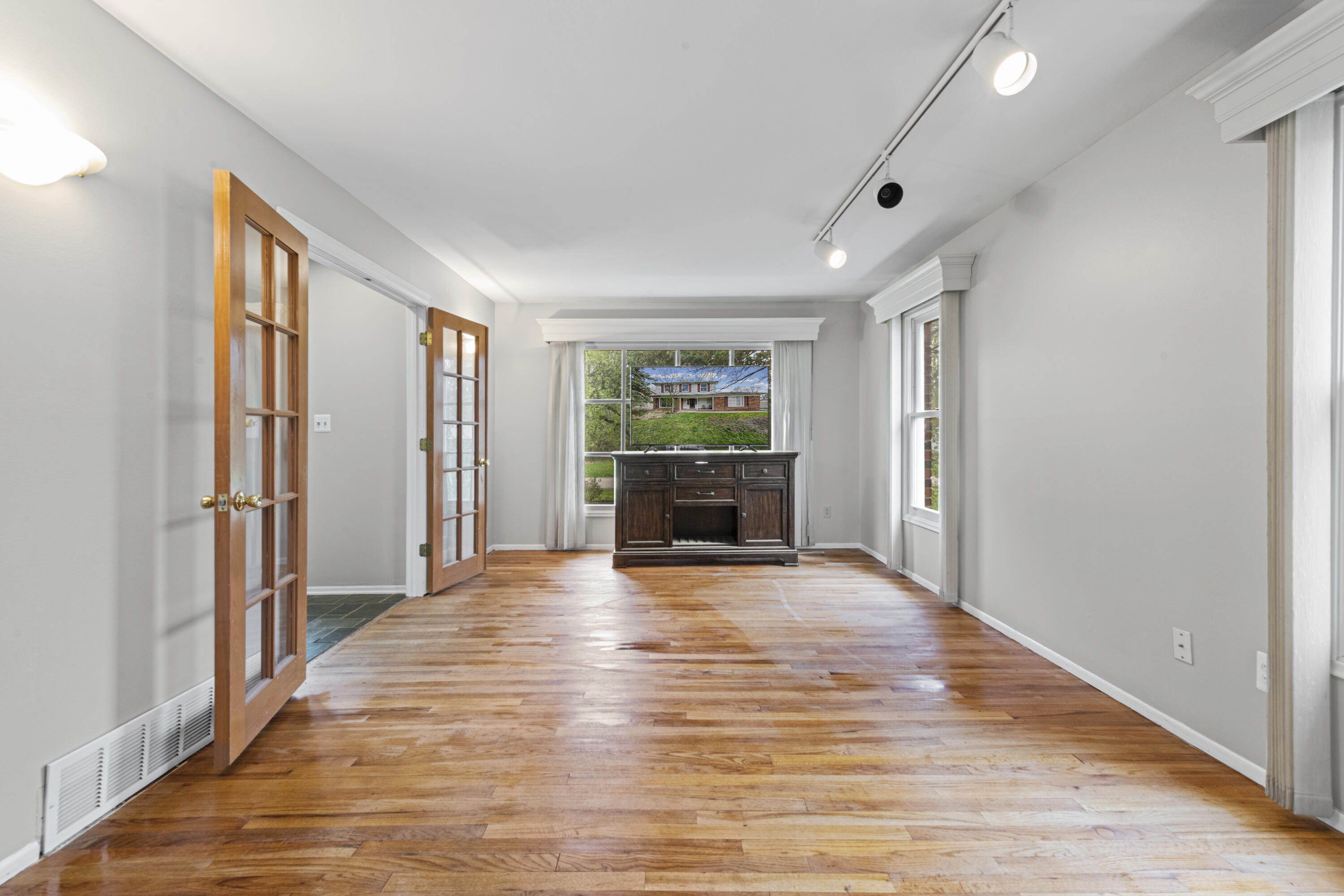 7023 Wild Ridge Lane West Bloomfield, MI 48322 - Photo 9 of 28 Living Room 1