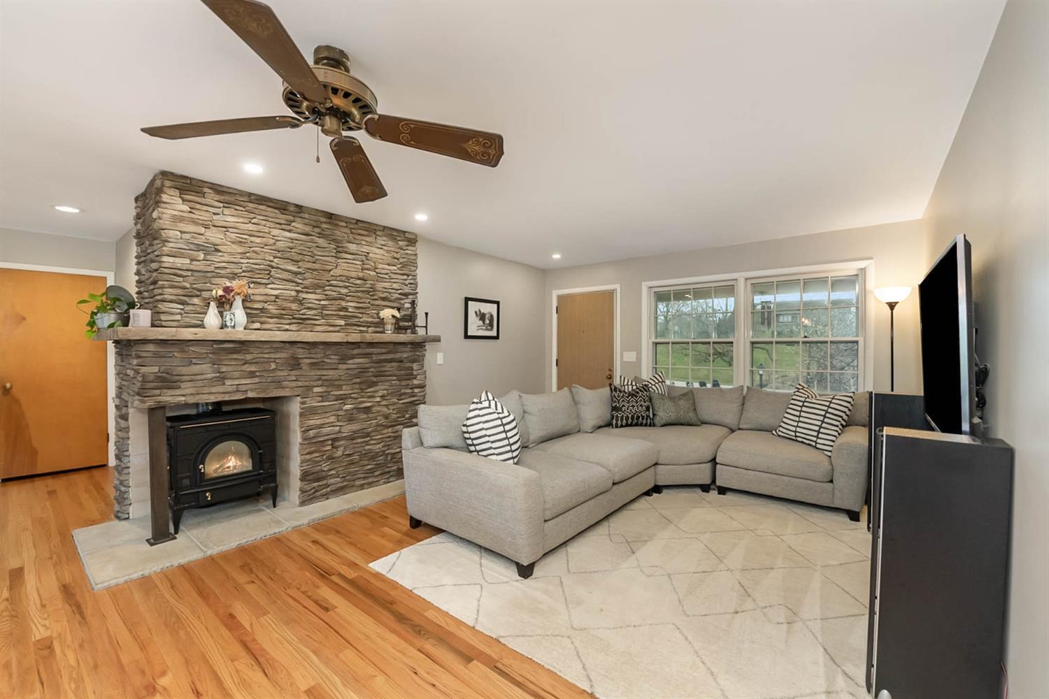 3738 Hanley Road Cincinnati, OH 45247 - Photo 6 of 25