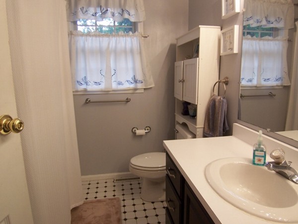 27 Elsie Road Lynn, MA 01904 - Photo 11 of 30 Gallery Image 11