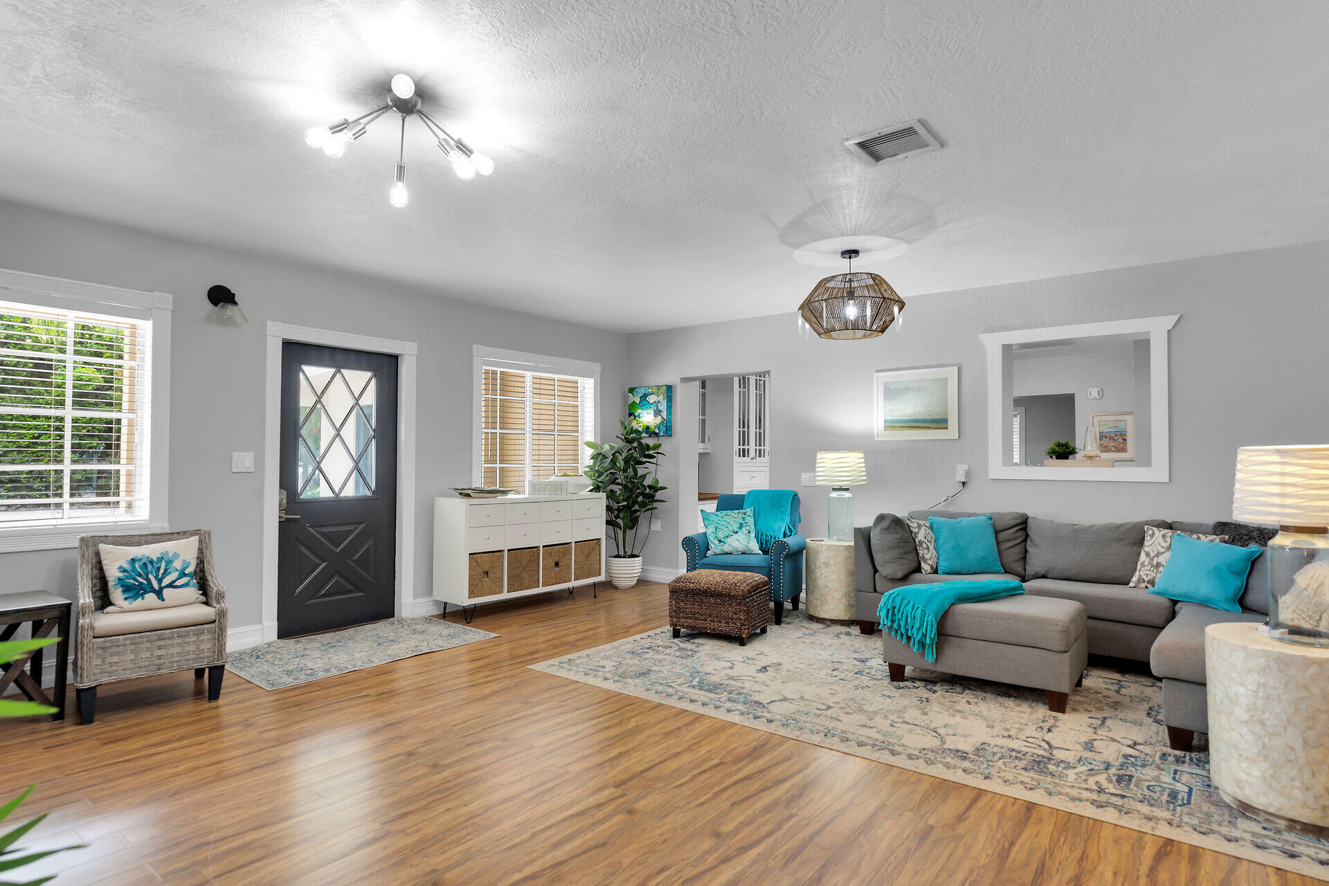 230 Key Honey Road Tavernier, FL 33070 - Photo 4 of 38 a living room with furniture and a window