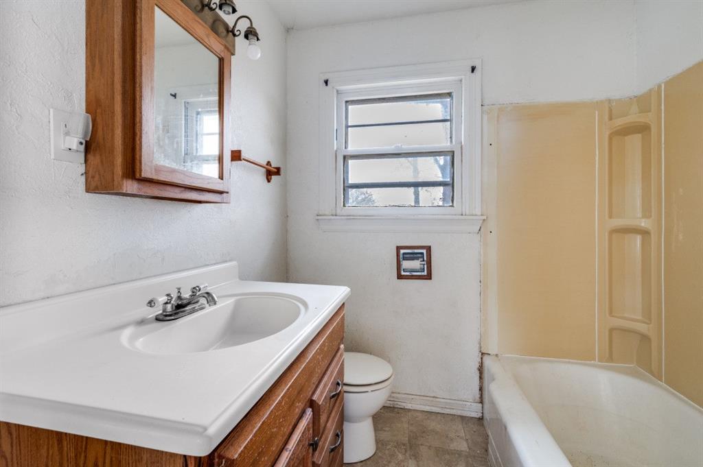 932 Moss Street Gainesville, TX 76240 - Photo 19 of 25