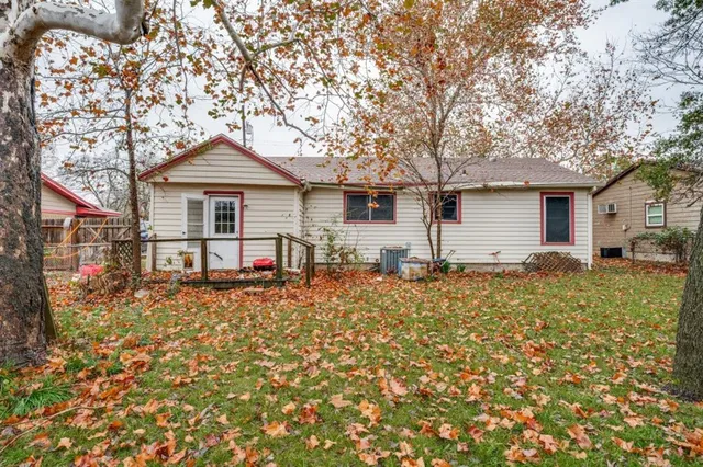 a front view of house with yard