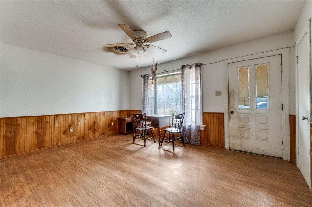 932 Moss Street Gainesville, TX 76240 - Photo 5 of 25