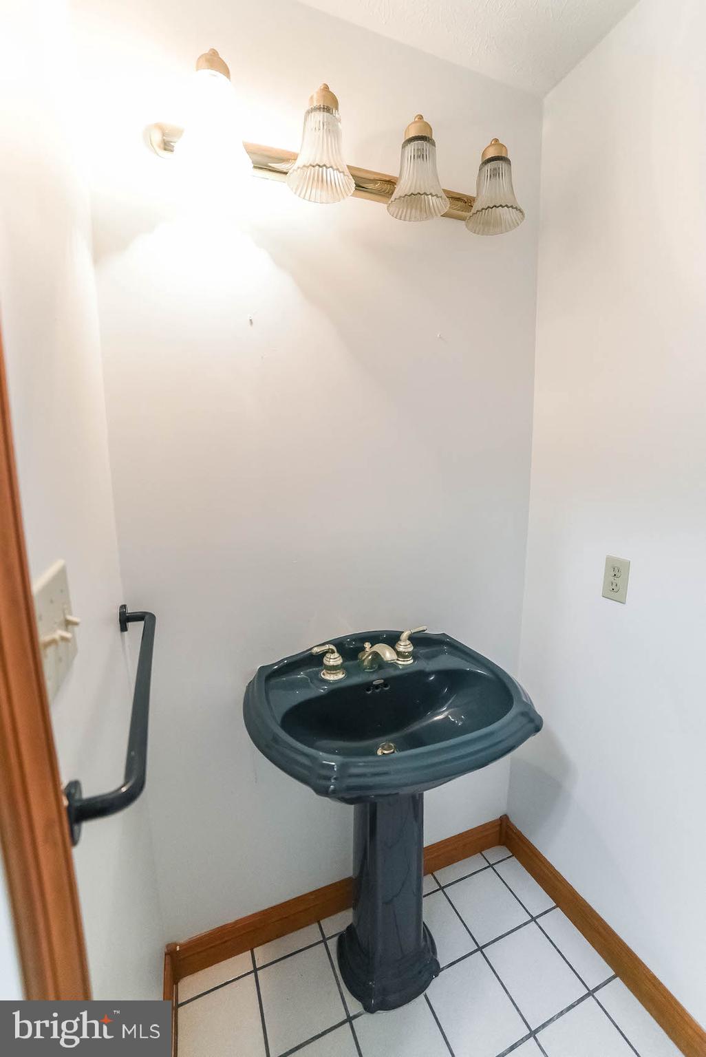 17747 St Inigoes Road St. Inigoes, MD 20684 - Photo 14 of 51 Hall half bath.