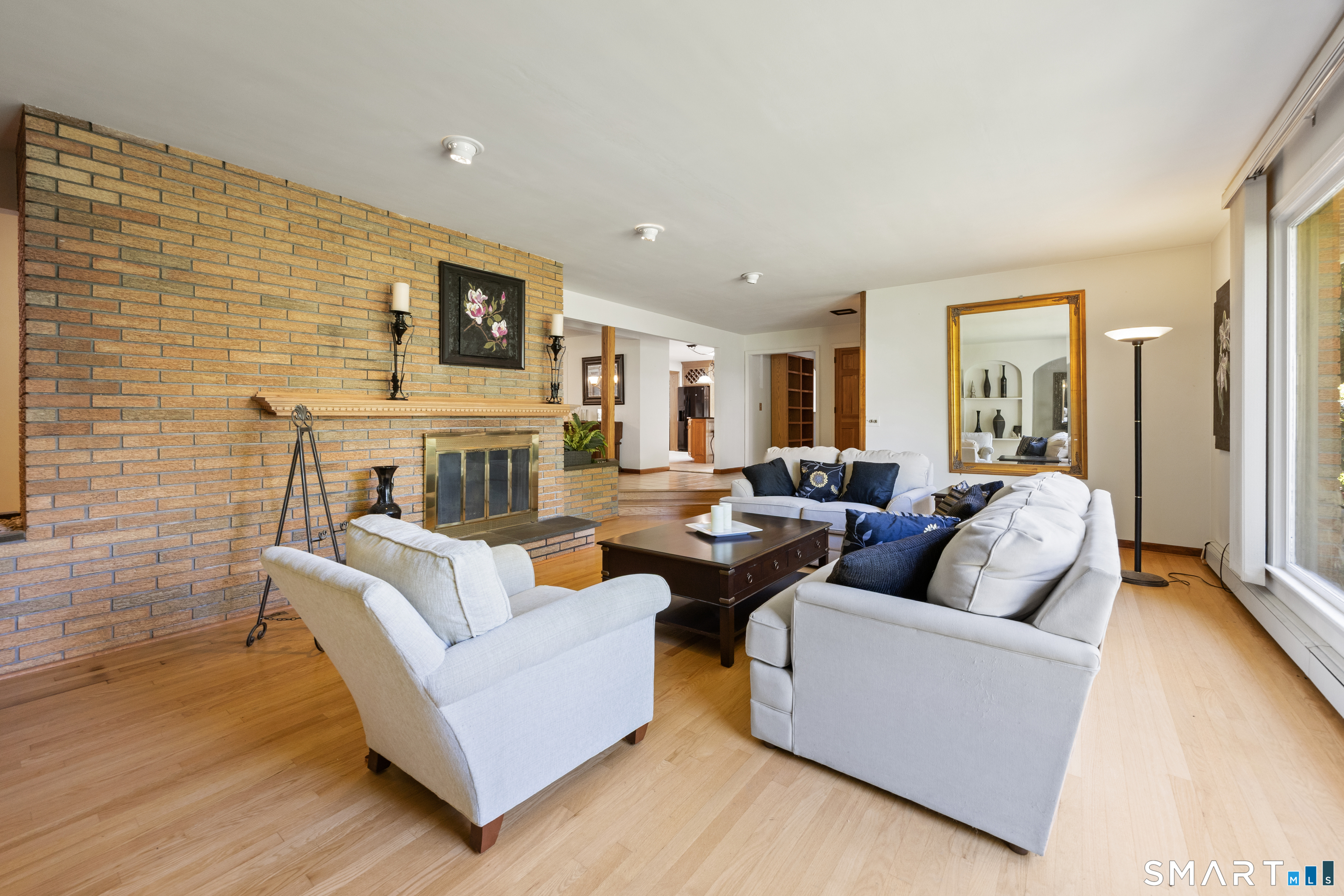 25 Juniper Road Middlebury, CT 06762 - Photo 8 of 40 Gallery Image 8