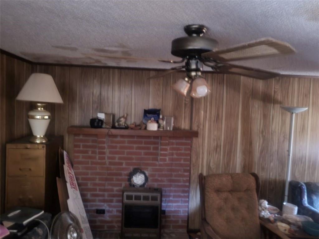 546 Alton Lawson Road Adrian, GA 31002 - Photo 12 of 29 a room with furniture and a lamp