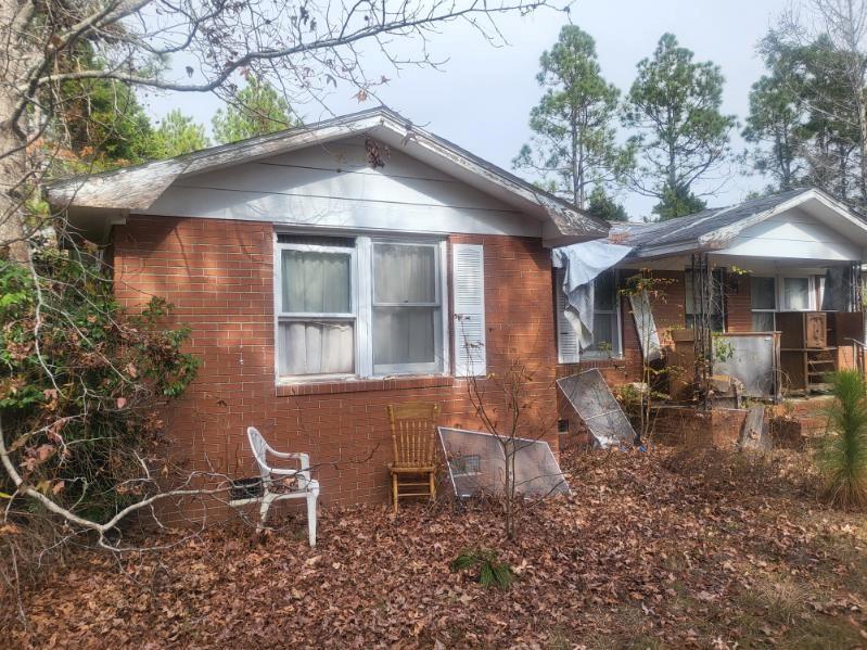546 Alton Lawson Road Adrian, GA 31002 - Photo 3 of 29 a backyard of a house with table and chairs