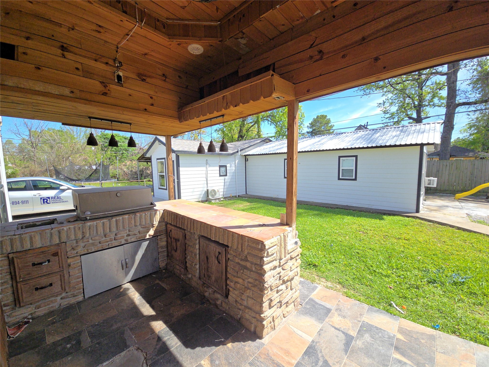 9010 Linda Vista Road, Unit B Houston, TX 77078 - Photo 14 of 16