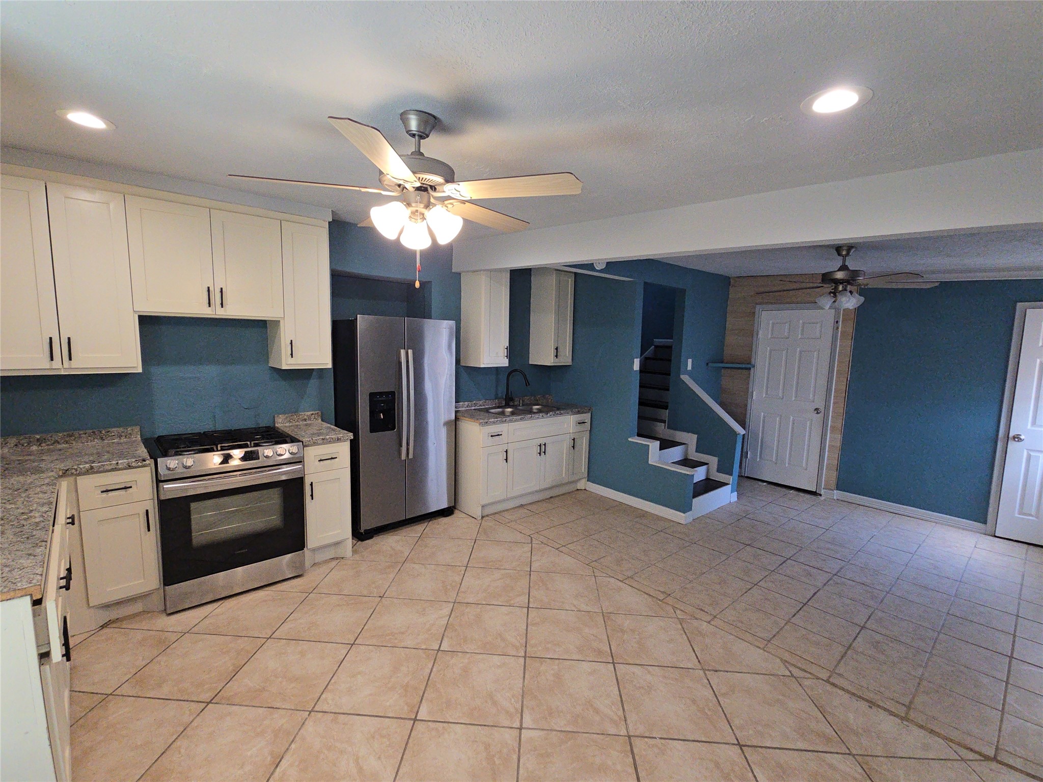 9010 Linda Vista Road, Unit B Houston, TX 77078 - Photo 3 of 16