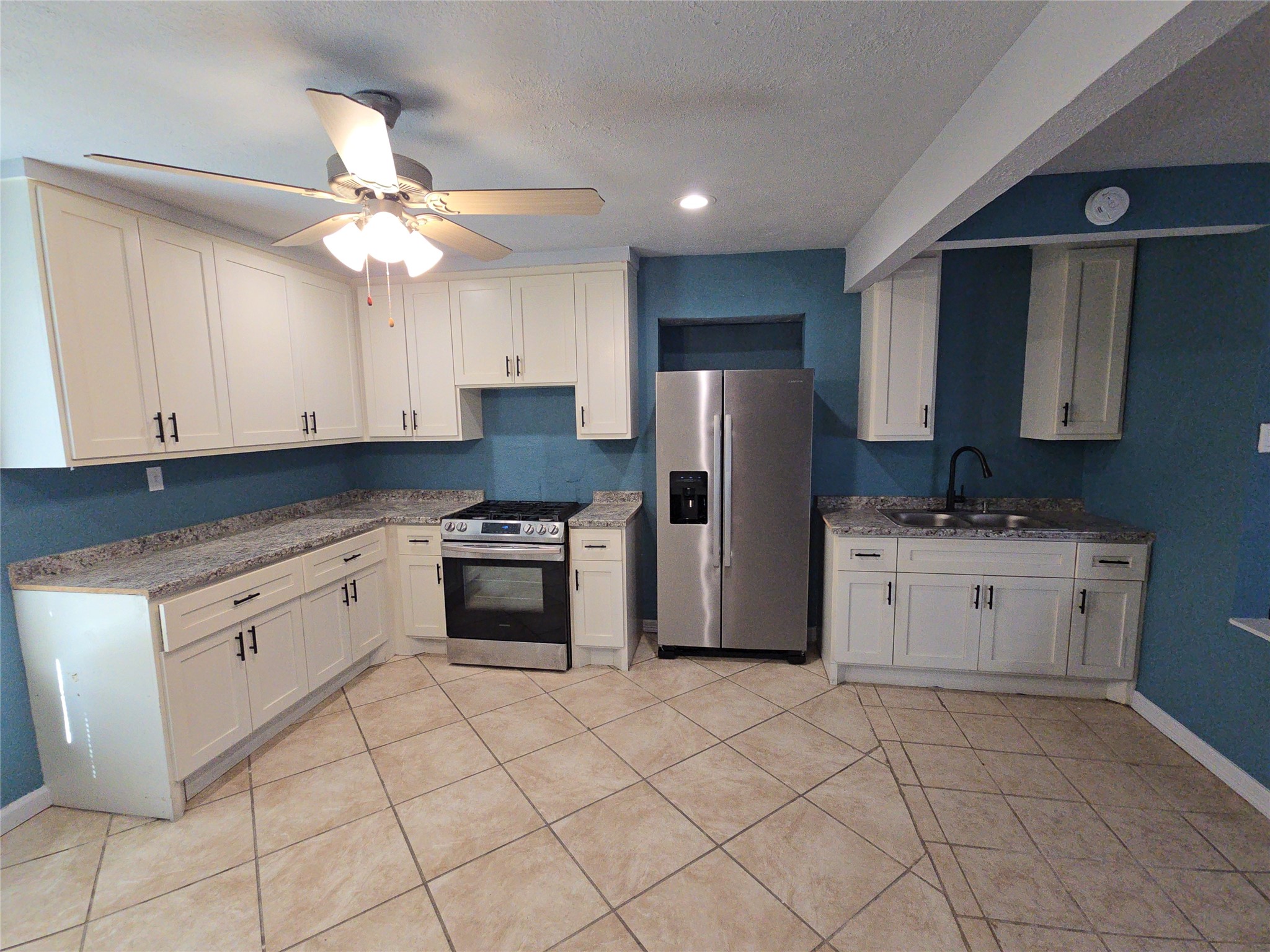 9010 Linda Vista Road, Unit B Houston, TX 77078 - Photo 5 of 16