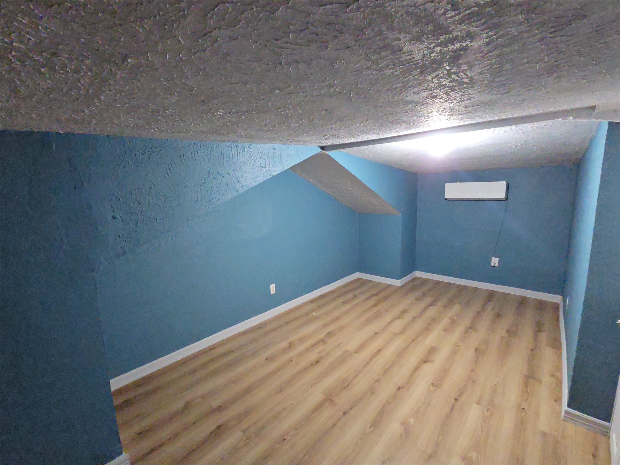 9010 Linda Vista Road, Unit B Houston, TX 77078 - Photo 7 of 16