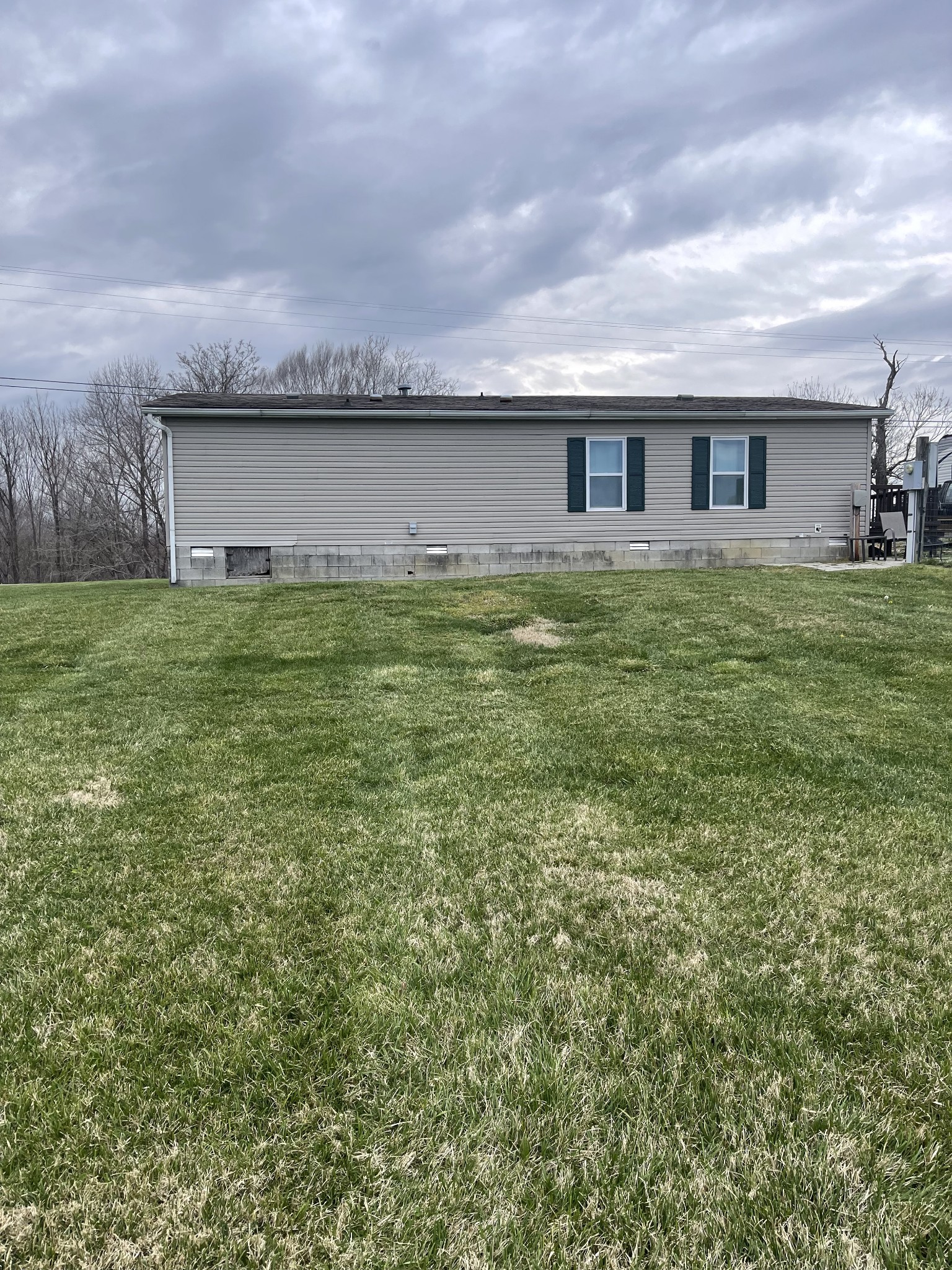 2779 Highland Road Lafayette, TN 37083 - Photo 4 of 13 a front view of a house with a garden