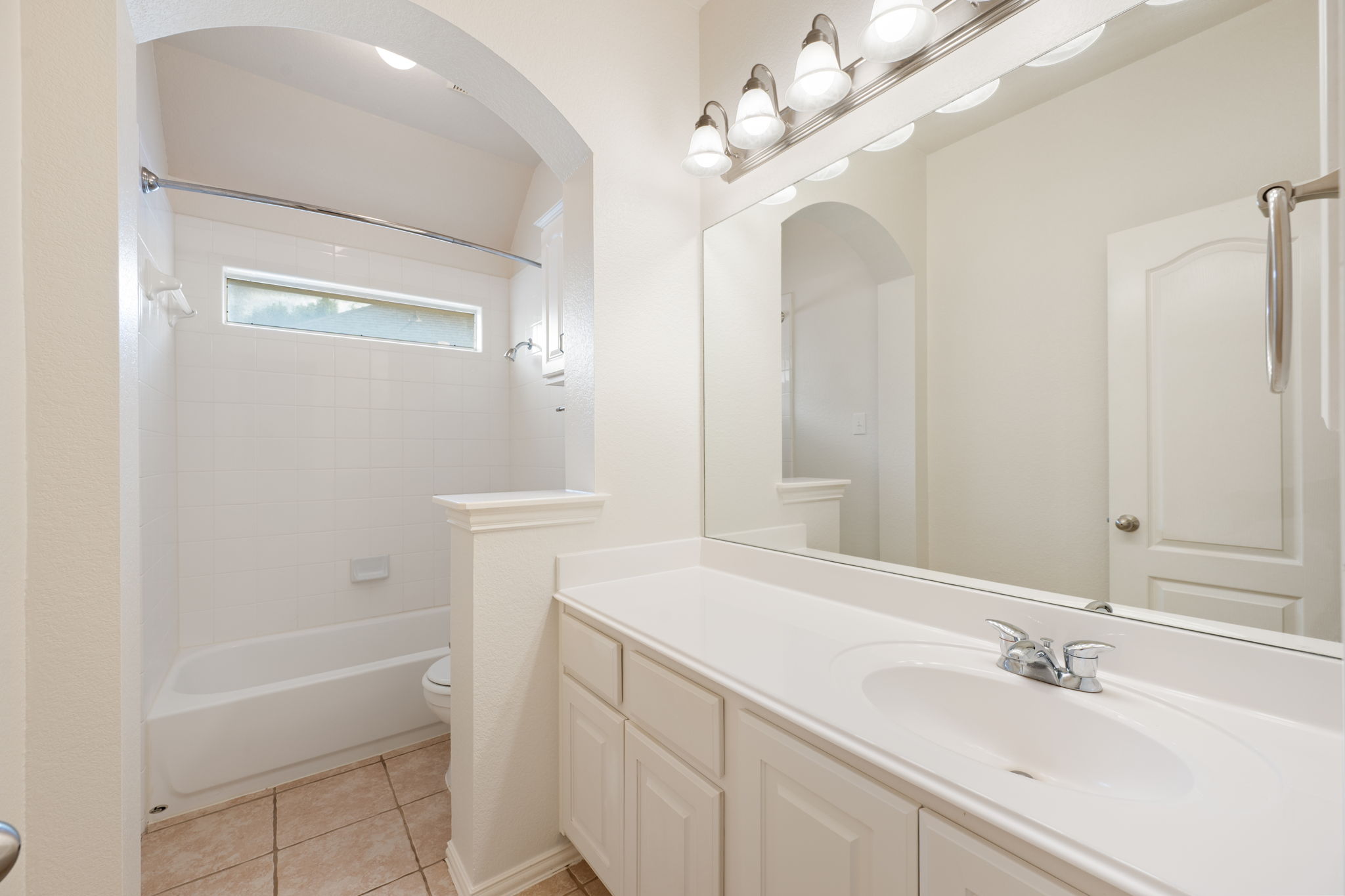 20712 Kearney Hill Road Pflugerville, TX 78660 - Photo 22 of 29 Secondary Bathroom Upstairs