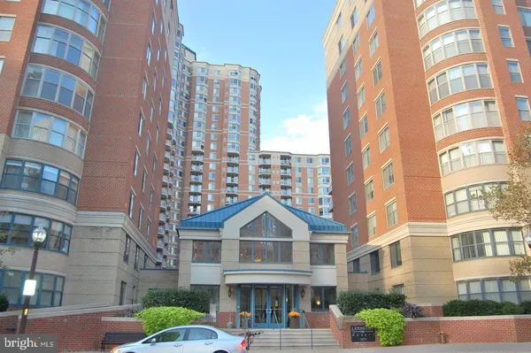 $2,495 | 3835 9th Street North, Unit 506W, Arlington, VA 22203