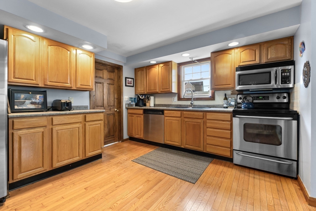 7 Lothrop Street Beverly, MA 01915 - Photo 5 of 41