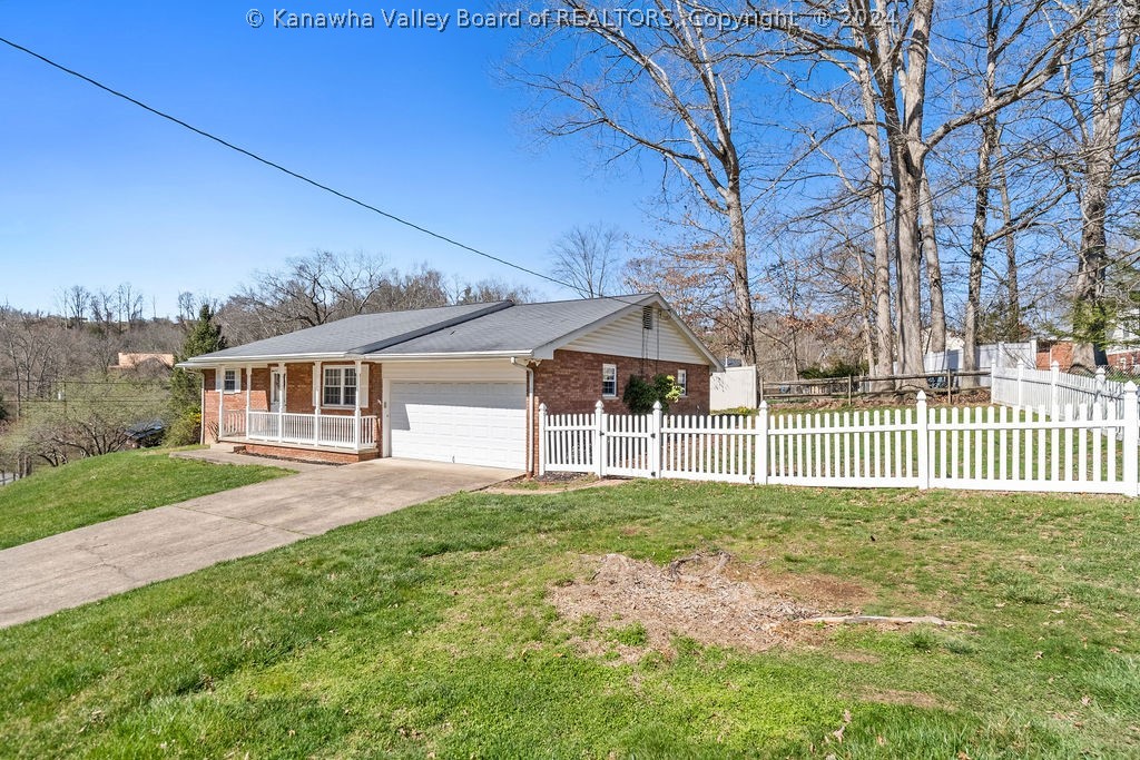 1405 Newcastle Road Charleston, WV 25314 - Photo 4 of 37 Gallery Image 4