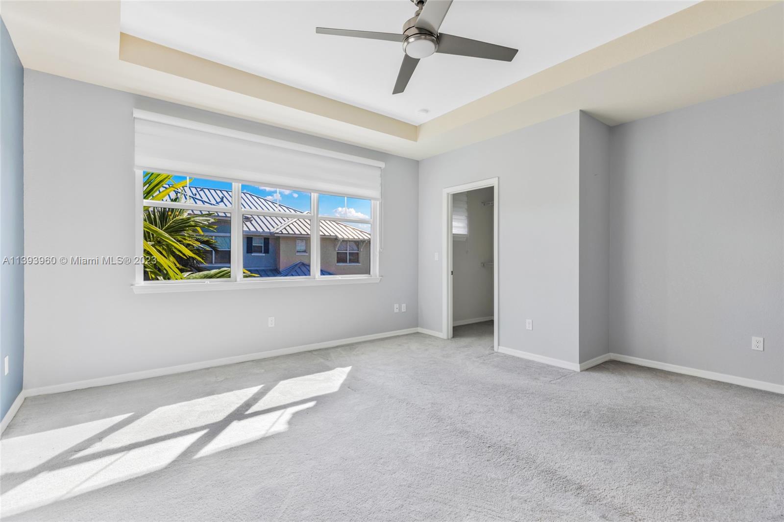 Hillcrest Hollywood, FL 33021 - Photo 9 of 30 a workspace with a bookshelf