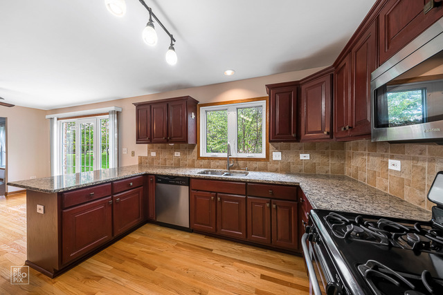 1124 Covington Drive Lemont, IL 60439 - Photo 9 of 25