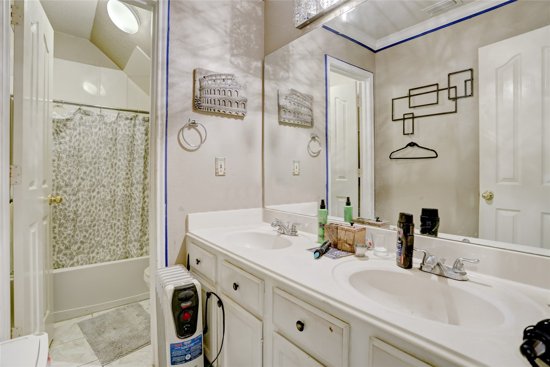 7022 Treaschwig Road Spring, TX 77373 - Photo 14 of 18 Full secondary bathroom serving bedrooms 2 and 3.