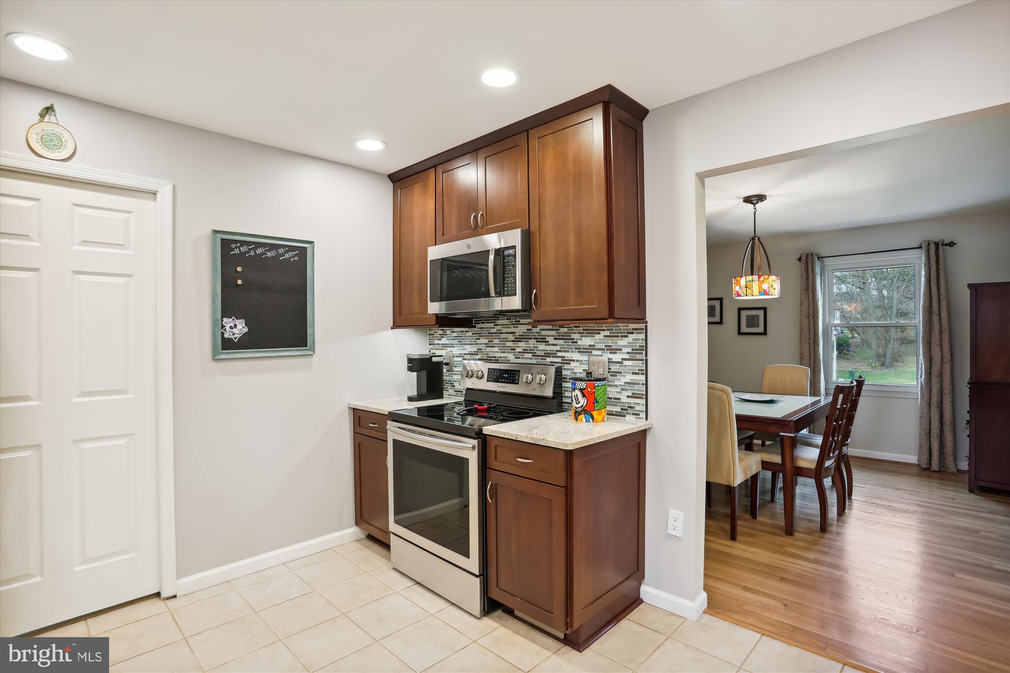 4117 Sir Walter Road Olney, MD 20832 - Photo 12 of 83 Built-in micro, tile backsplash, recessed lights
