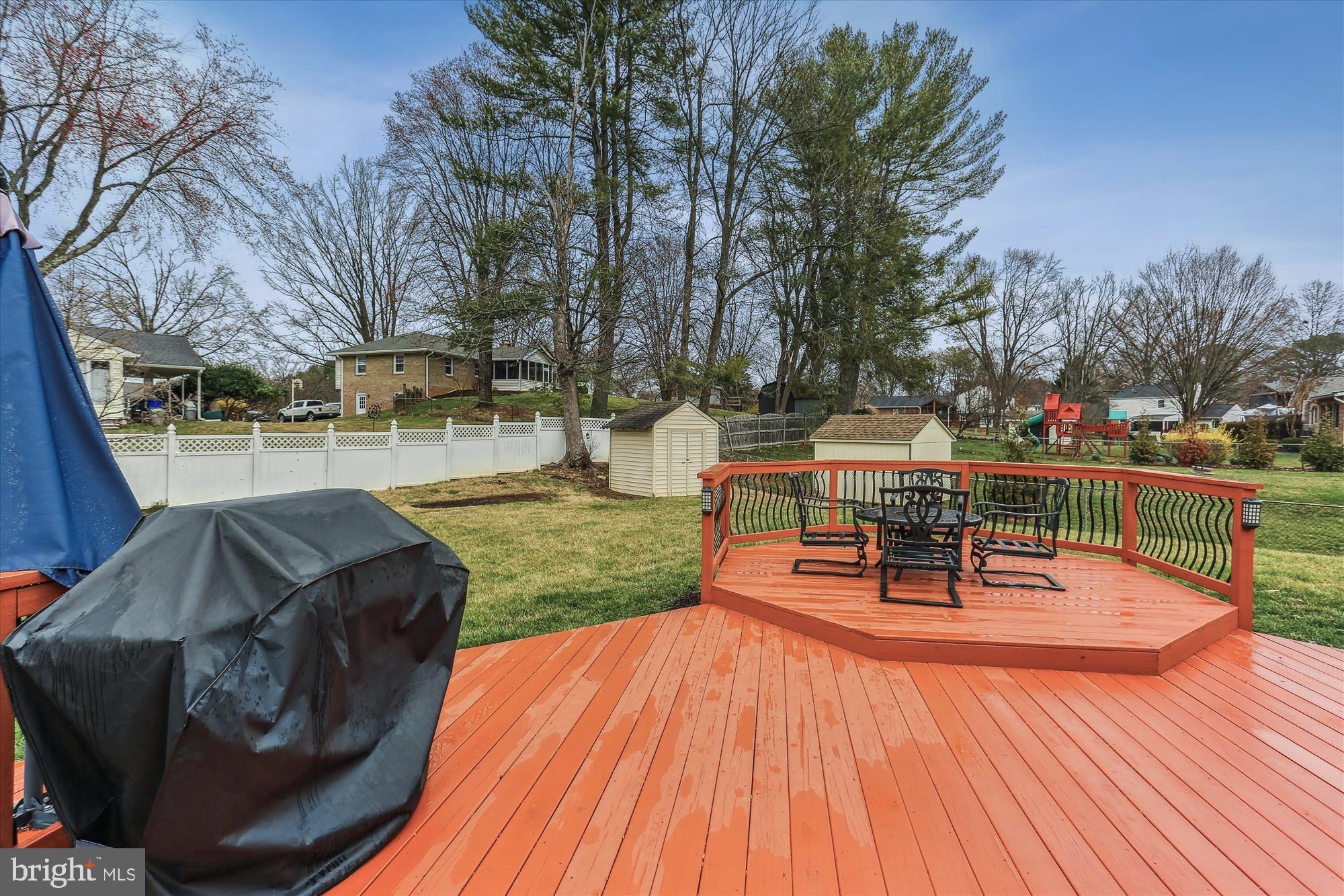4117 Sir Walter Road Olney, MD 20832 - Photo 40 of 83 Deck is ready for entertaining!