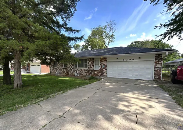 $229,900 | 4209 Southwest 34th Street, Topeka, KS 66614