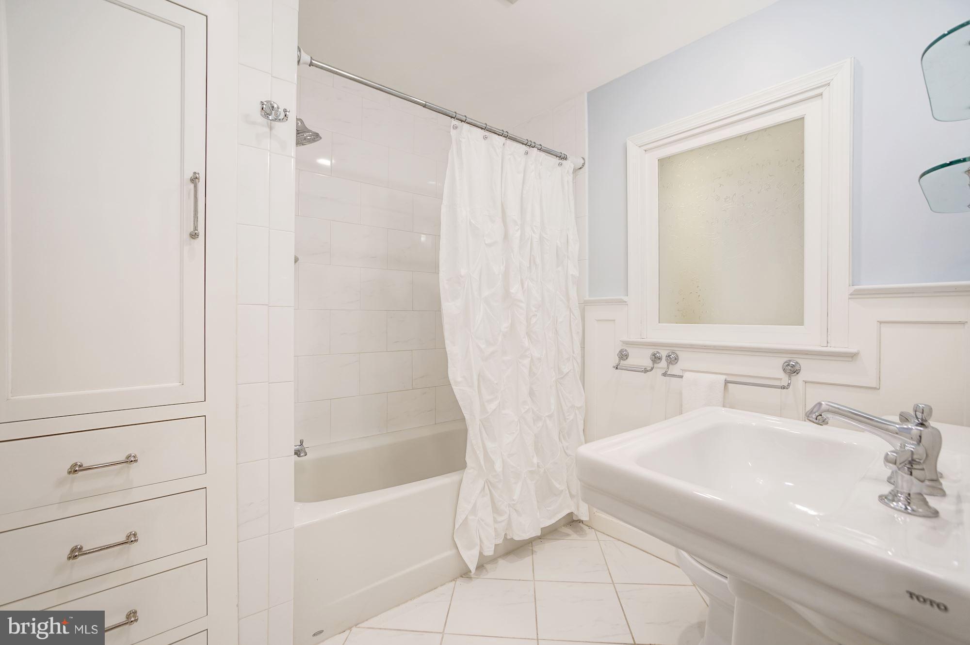208 Buxton Road Falls Church, VA 22046 - Photo 30 of 38 Hall Bath