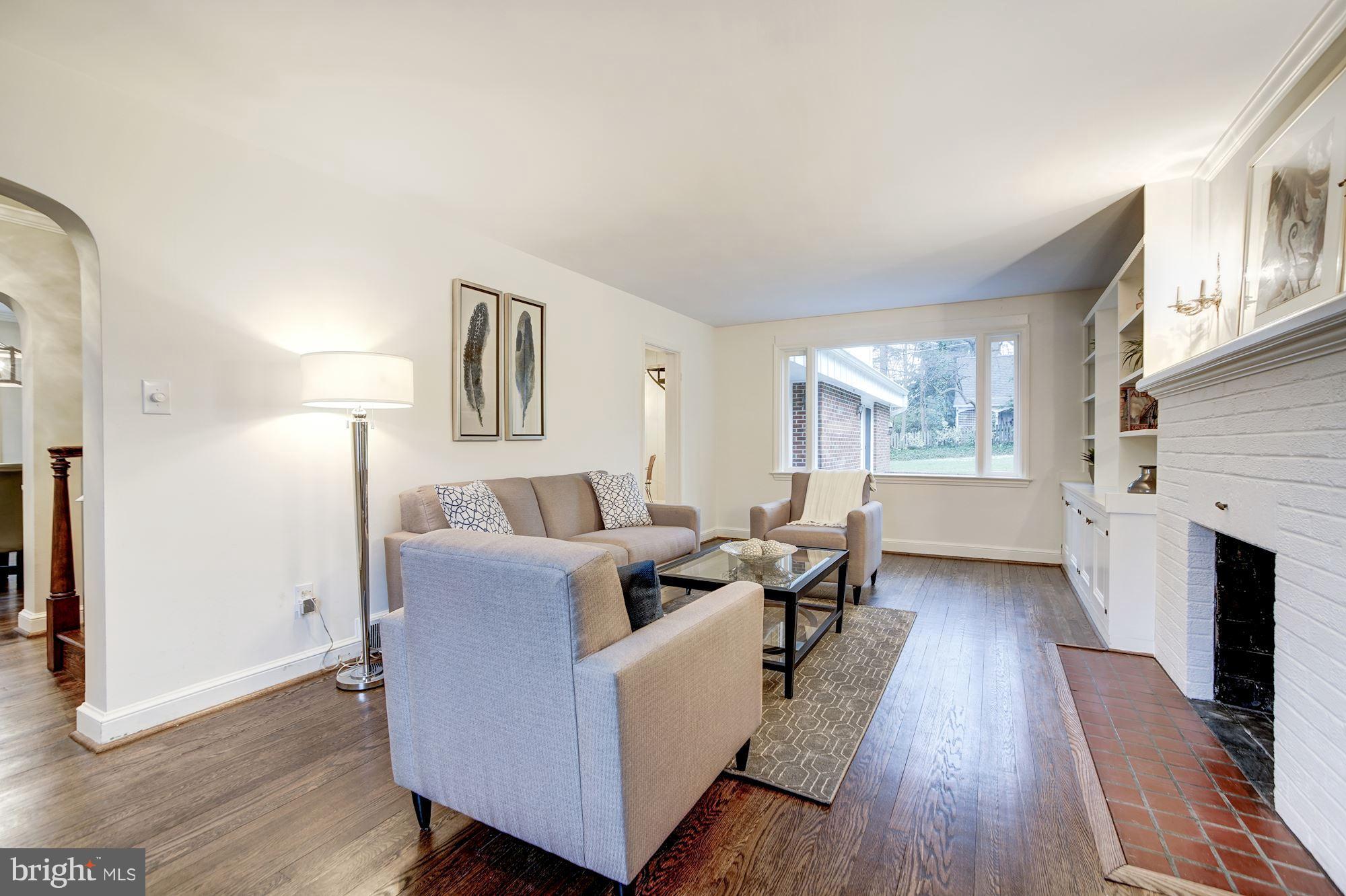 208 Buxton Road Falls Church, VA 22046 - Photo 5 of 38 Living Room