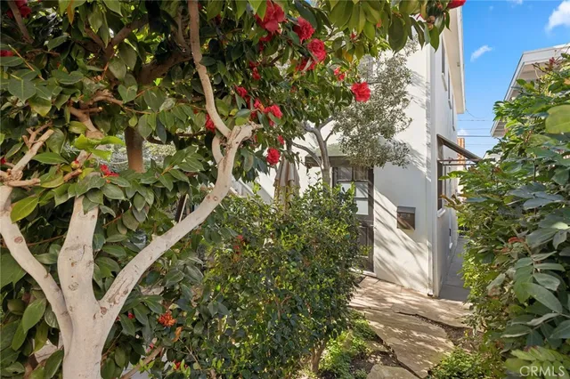 $2,400 | 413 Dahlia Avenue, Unit B, Corona del Mar, CA 92625